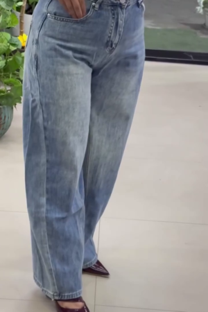 High-Rise Relaxed Wide-Leg Jeans in Vintage Light Wash